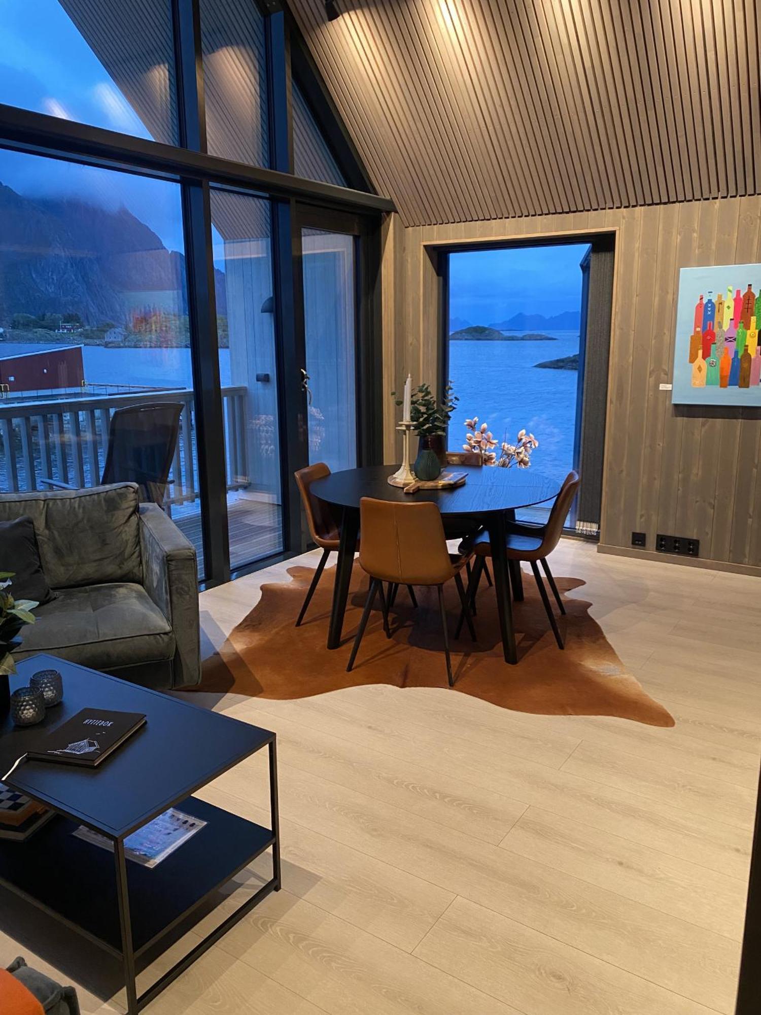 Ny Leilighet I Henningsvaer! Eksteriør billede